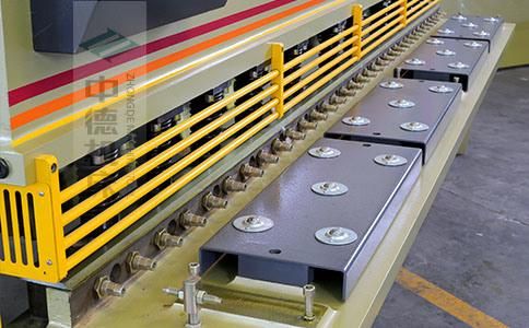 CNC Hydraulic Sheet Metal Shearing/Cutting Machine